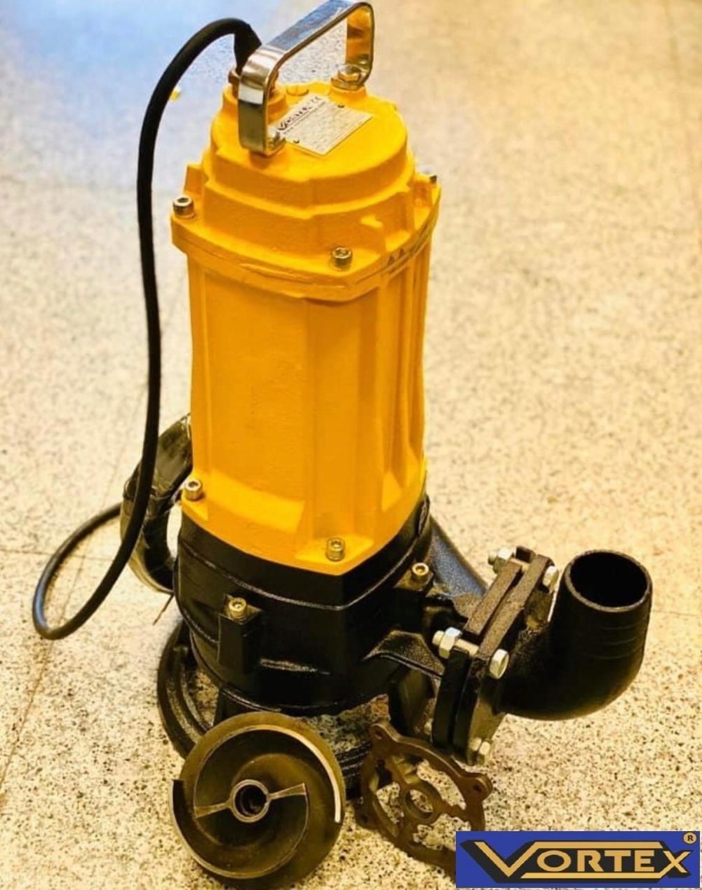 Vortex WCR 550 T   5.5HP 380V   Krom Açık Fanlı Bıçaklı ve Öğütücülü Pis Su Dalgıç Pompa (Tıkanma Yapmaz)